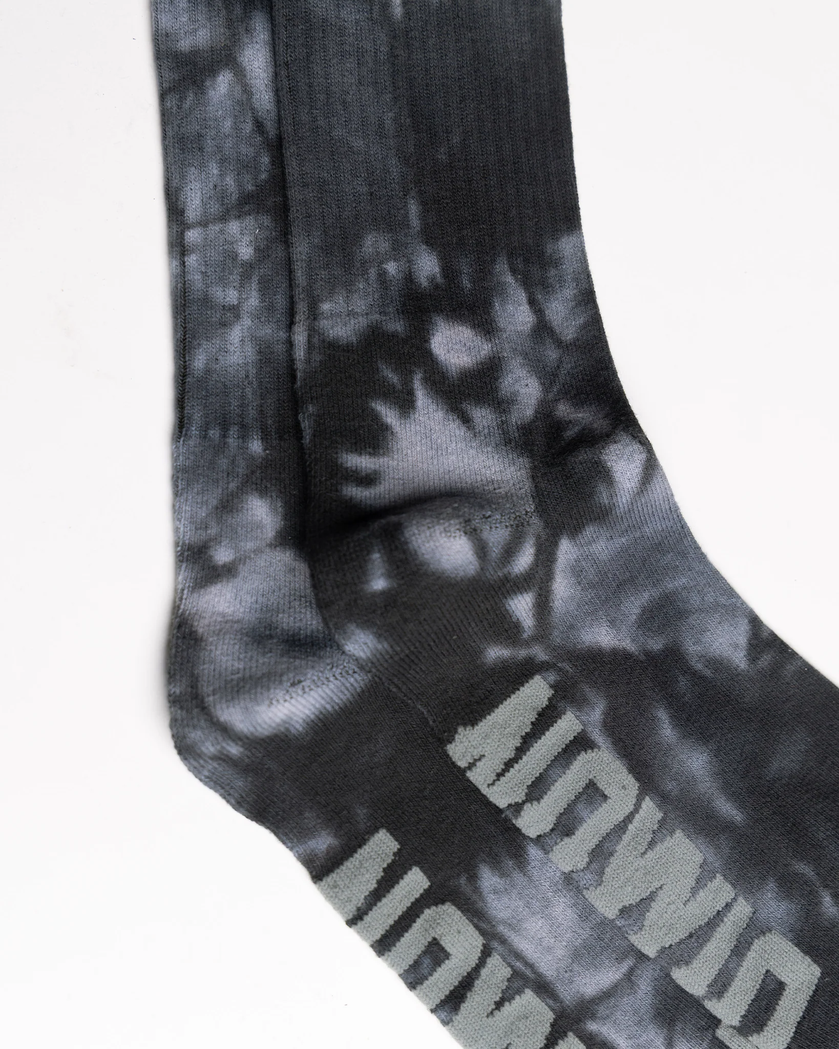 BLACK TIE DYE CREW SOCKS - Image 2