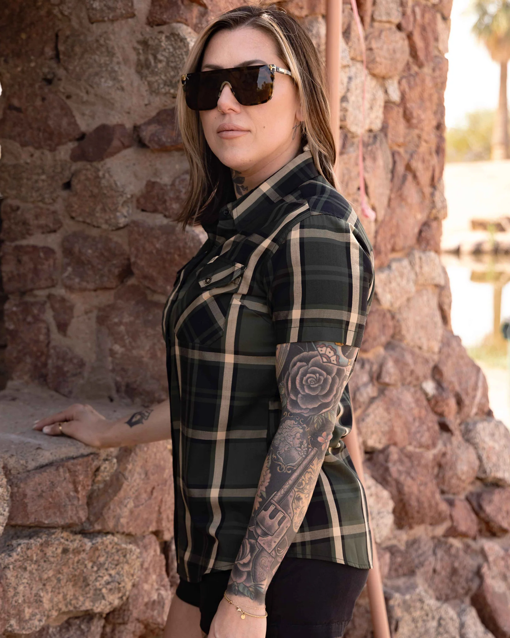 OUTPOST BAMBOO SHORT SLEEVE BUTTON UP - WOMENS - Image 4
