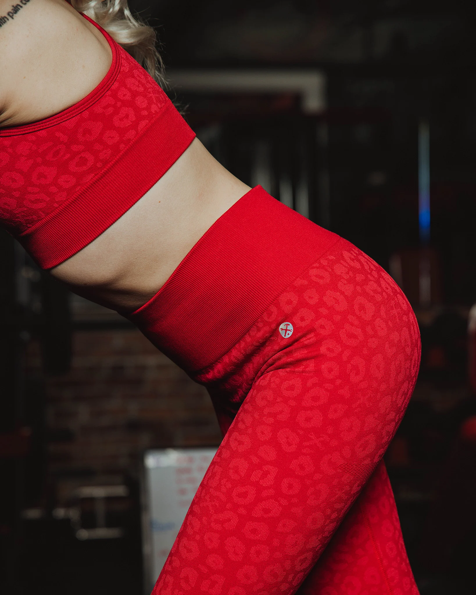 WOMENS SEAMLESS LEGGINGS - RED LEOPARD - Image 3